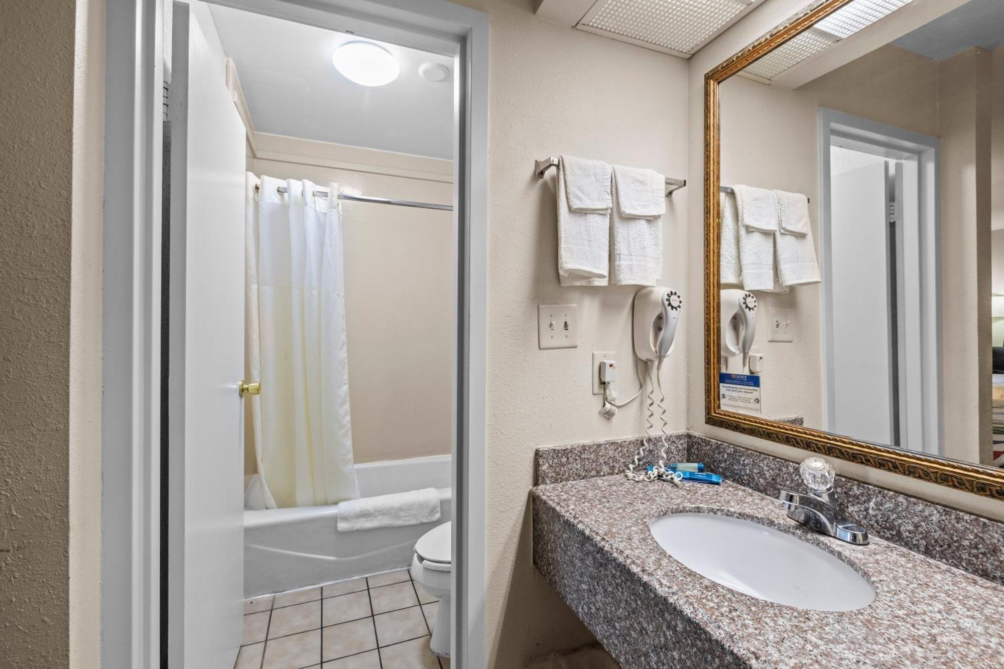 Garnet Inn & Suites, Morehead City Near Atlantic Beach 客房 照片